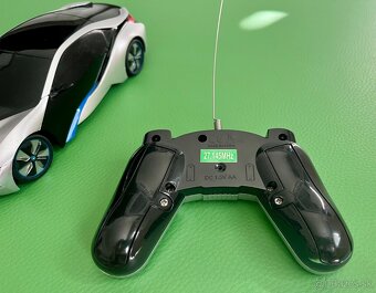 Rastar BMW 18, 1:24 na diaľkové ovládanie - 6