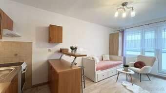 Na prenájom zariadená garsónka s priestranným balkónom KNM - 6