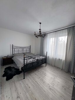 Priestranný, rekonštruovaný dom s pozemkom o rozlohe 1074m2 - 6