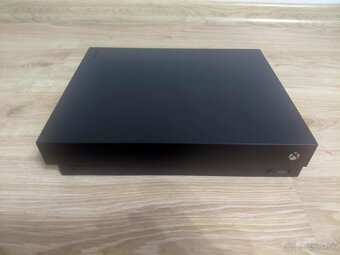 Xbox One X 1TB ( 2x Ovladač ) - 6