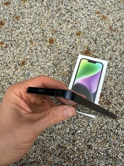 IPhone 14 - baterie 100% - 6