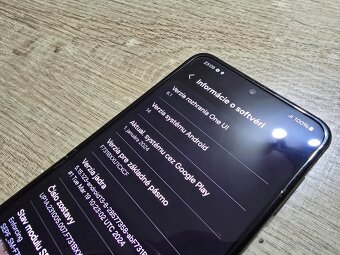 Samsung flip 5 256gb plnefunkcny ma len velmi jemne znamky p - 6