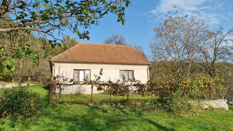 NA POLOSAMOTE RODINNÝ DOM, STODOLA a POZEMOK 4273 m2 PRIETRŽ - 6