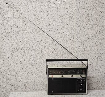 RARE VINTAGE RADIO 》SHARP FV-16 》6BAND JAPAN L M K 49m 41m U - 6
