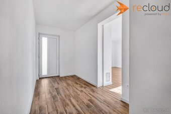Moderný 4-izbový dom s veľkou garážou v obľúbenej lokalite B - 6