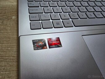 Asus Vivobook go OLED model 2024 s procesorom AMD ryzen 5 7 - 6