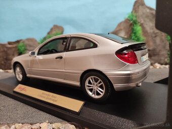 prodám model 1:18 Mercedes Benz C class sportcoupe - 6