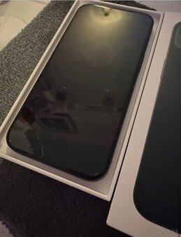 Predám Iphone 13 - 6