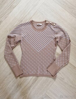 Guess cierny, 2x hnedy, bielo zlaty monogram sveter - 6