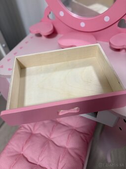 Kozmetický stolík - 6