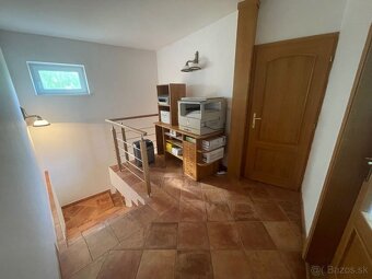 NA PRENÁJOM kancelárie v RD, samostatný byt a vínna pivnic - 6