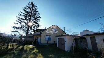 Rodinný, rozľahlý pozemok 712 m2, Sološnica, okres Malacky + - 6