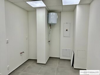 Obchodný priestor prístupný z ulice v centre mesta, novostav - 6
