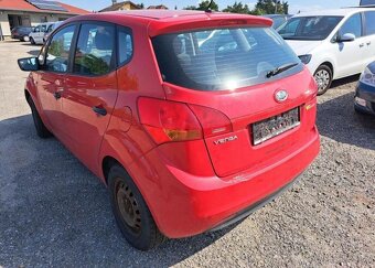 Kia Venga 1,4 i COOL benzín manuál 66 kw - 6