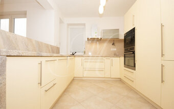 Prenájom  4 izbového bytu - 6