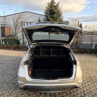 Predám Honda Civic 8. generácie 1.8 VTEC - 6