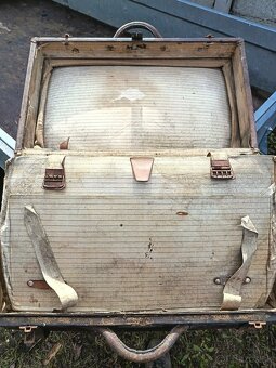 Cestovateľský kožený kufor. - 6