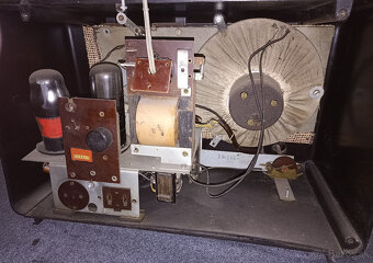 Staré retro bakelitové rádio Tesla T613 - 6