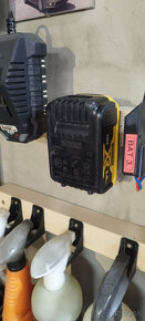 3D tlač Zdravím ponúkam držiak batérie Dewalt XR 18V Máš r - 6