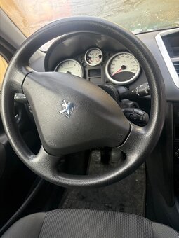 Peugeot 207 - 6