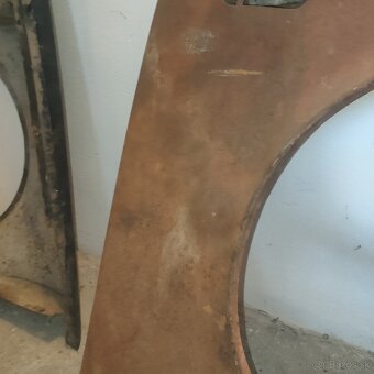 Predný pravý blatník škoda 100 - 6