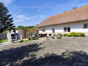 Zrekonštruovaný, zariadený rodinný dom s garážami vo Svodine - 6