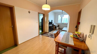 PREDAJ ATRAKTÍVNEHO 3-IZB. BYTU S LOGGIOU V PROSTREDÍ PLNOM  - 6