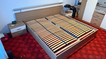 Predam kompletnú spálen,skrine , posteľ ,rošty stoliky - 6