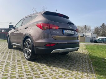 Hyundai Santa Fe 4X4 2,2 CRDI 145KW A/T 7 miestne - 6