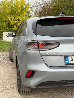 Kia Ceed 1.5 T-GDi 2750km Stav Nového auta rv5/2025 - 6