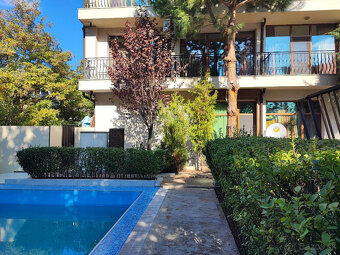 EXKLUZÍVNE Celé poschodie s 6 jednoizbovými apartmánmi - 6