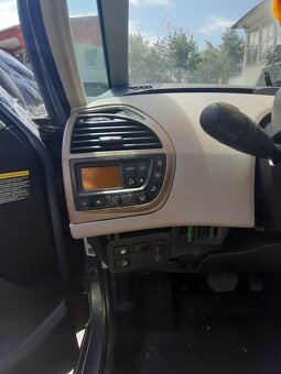 Citroen C4 Grand Picasso 1,6HDi 80kw kód:9HZ - 6