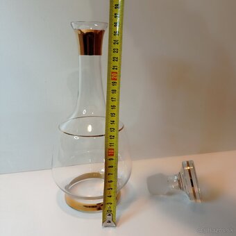 vintage sklenená karafa vo vinikajúcom stave - 6