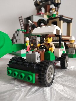 LEGO Adventurers 5987 Dino Research Compound - 6