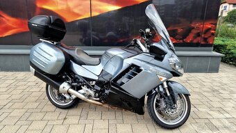 Kawasaki GTR 1400 - 6