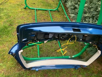 Predám zadné kufrove dvere do vw golf5 hatcback - 6