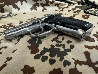 CZ 83 9mm Browning - 6