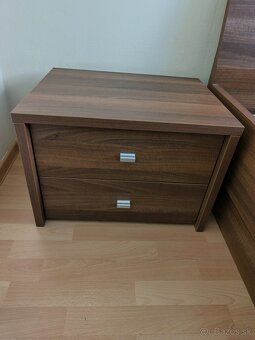 Postel s nocnymi stolikmi - 6