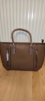 Predám kabelky Karl Lagerfeld a guess - 6