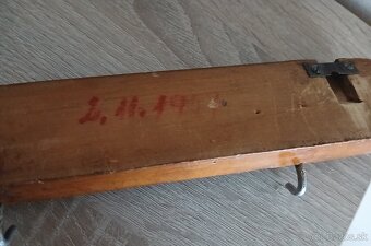 Drevený vyrezávaný vešiak - 6