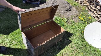Starožitná drevená truhlica – unikátny kus histórie - 6