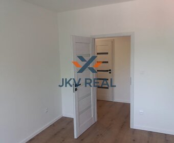 Slnečný 3-izbový byt po kompletnej rekonštrukcii na Nobelove - 6