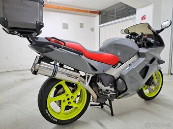 Honda vfr800fi - 6