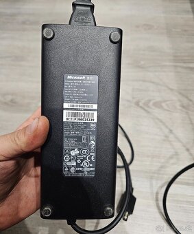 rozpredam xbox 360ky + kinect, ovladac, adapter - 6