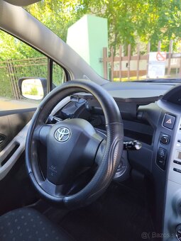 Toyota Yaris 1.0 - 6