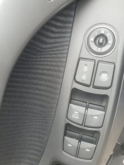 Hyundai Elantra 1,6i - 6