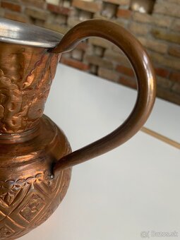 Predám starožitnú medenú karafu-ručná práca umelca - 6