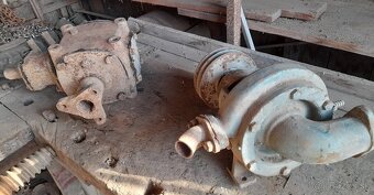 Prevodovka liatinova+slimakove čerpadlo a ozubene kolesa - 6