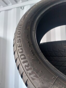 Bridgestone Blizzak RFT 225/50R18 - 6
