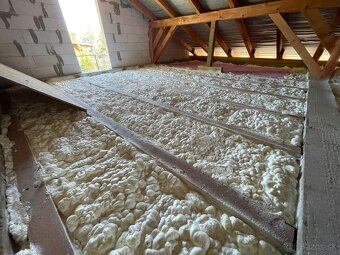 STRIEKANÁ PUR PENOVÁ IZOLÁCIA – DOMY, PODKROVIA, HALY, GARÁŽ - 6